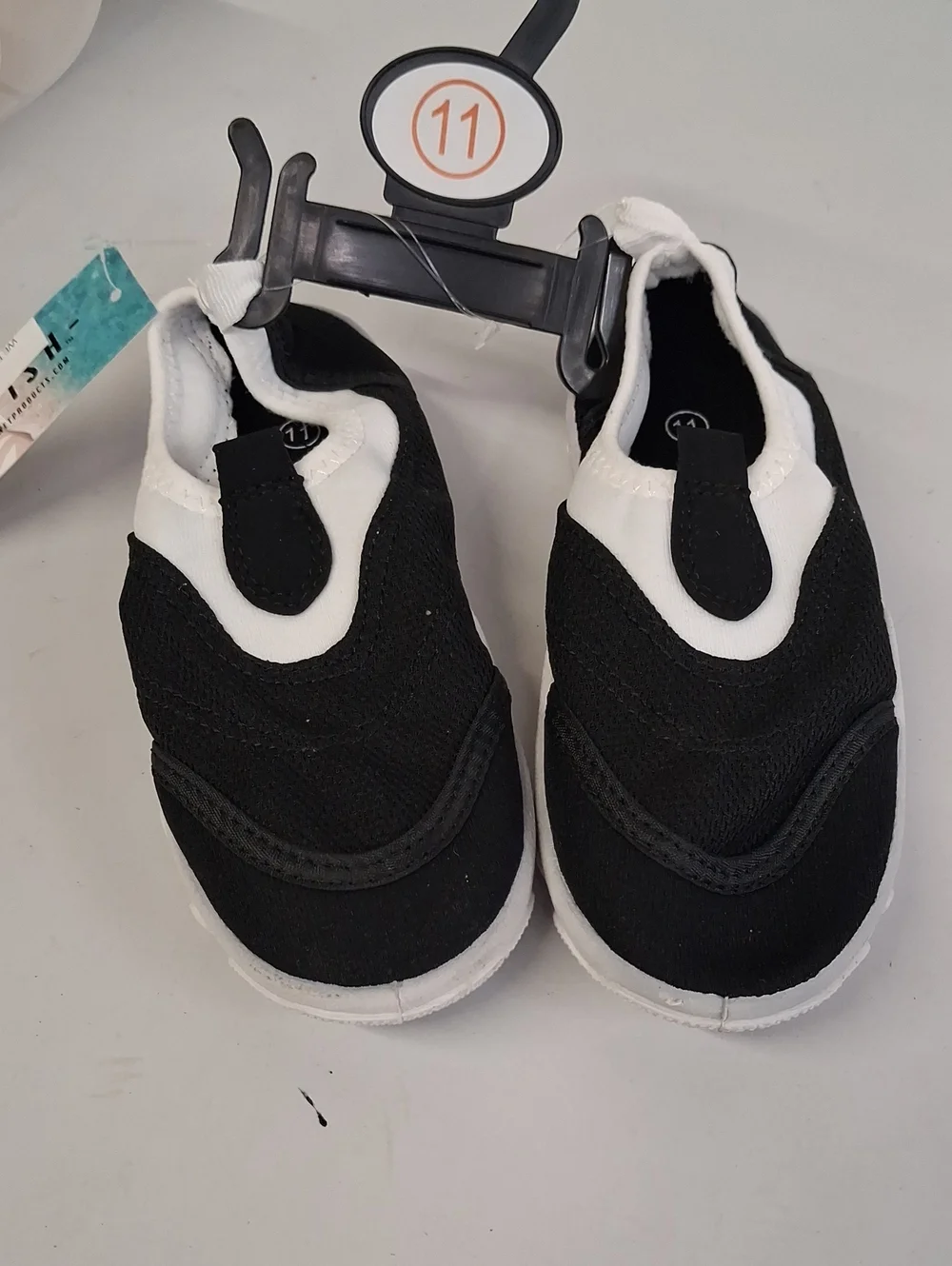 NWT Kids Black & Whote Solefish Watershoes Sz. 11